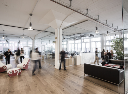  4 2 Agentur Portrait